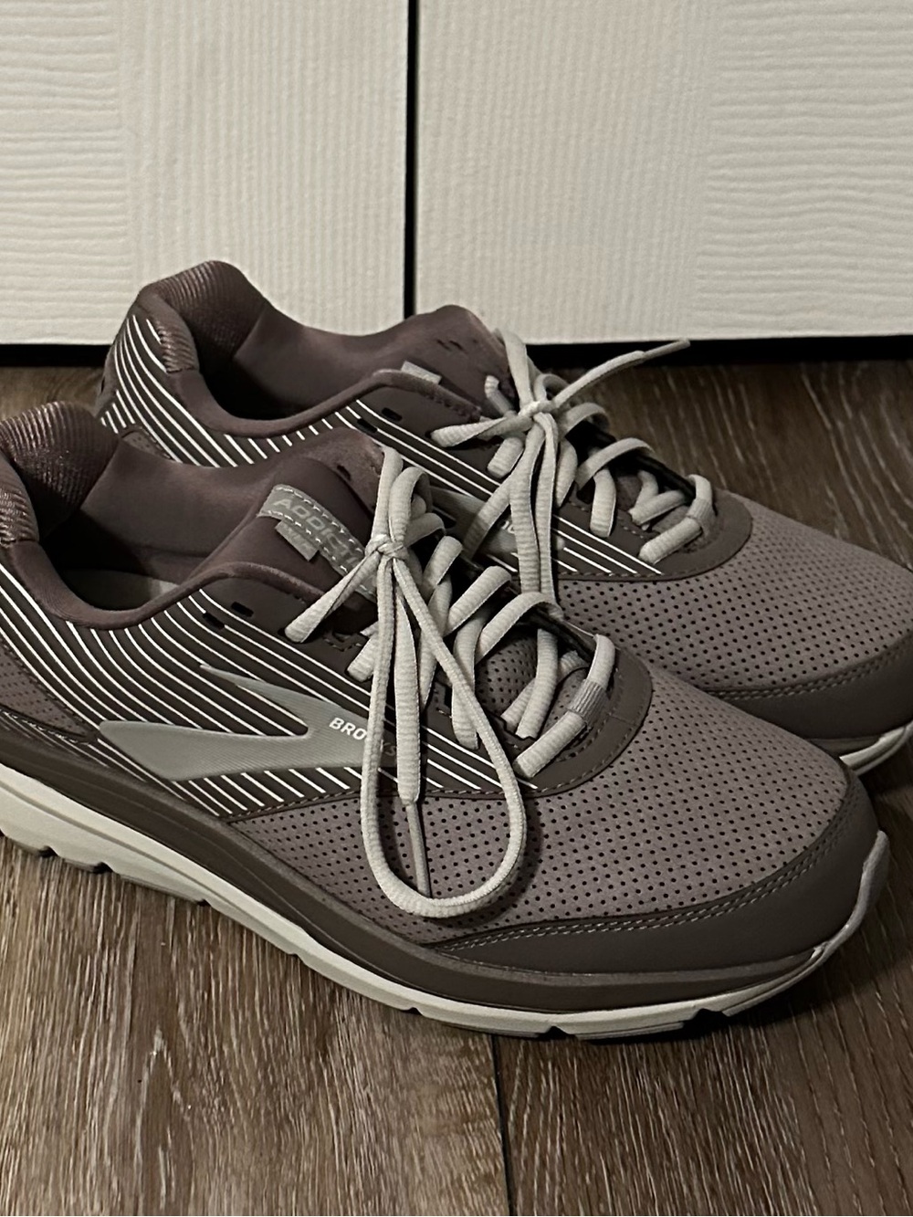 Brooks Womens 10 Wide Addiction DNA